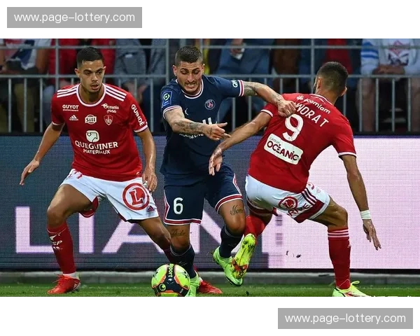 五后卫体系未能阻挡里昂 尼斯客场防守顽疾再次暴露无遗 五后卫体系未能阻挡里昂 尼斯客场防守顽疾再次暴露无遗